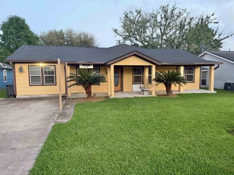Photo of 2313 3rd St, Port Neches, TX 77651 (MLS # 266735)