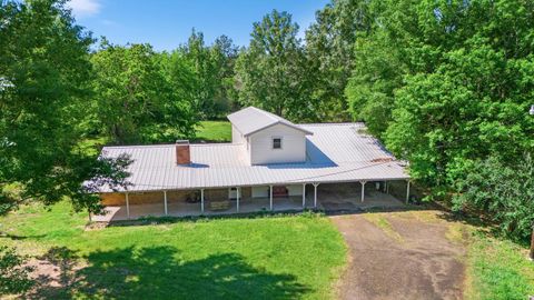 A home in Kirbyville