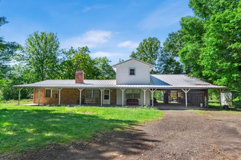 A home in Kirbyville