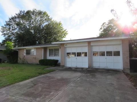 A home in Groves