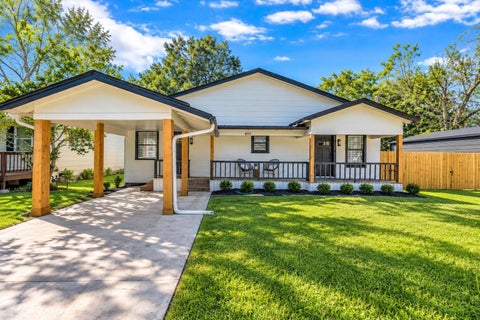 Photo of 455 W Hooks St, Sour Lake, TX 77659 (MLS # 271606)