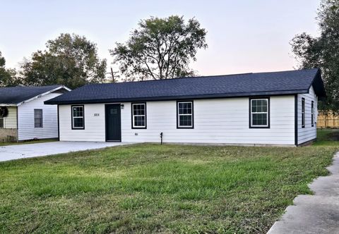 Photo of 5215 Parkview Drive, Beaumont, TX 77705 (MLS # 262787)