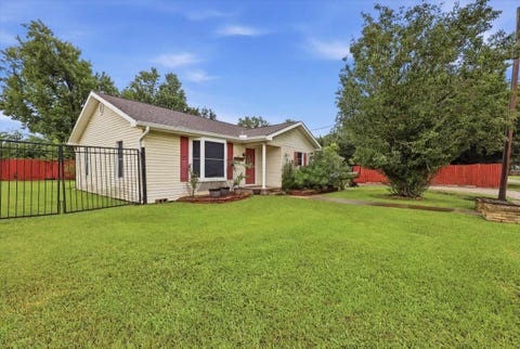 Photo of 375 Austin Ave, Bridge City, TX 77611 (MLS # 269350)