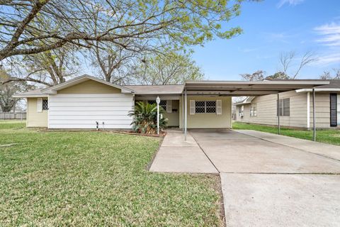 Photo of 8635 Skyview Dr., Beaumont, TX 77707 (MLS # 265482)
