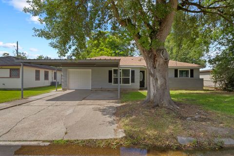 Photo of 4816 Westmore, Orange, TX 77630 (MLS # 268085)