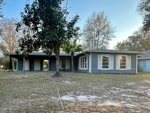 Photo of 501 Bridal Wreath Ave, West Orange, TX 77630 (MLS # 264319)