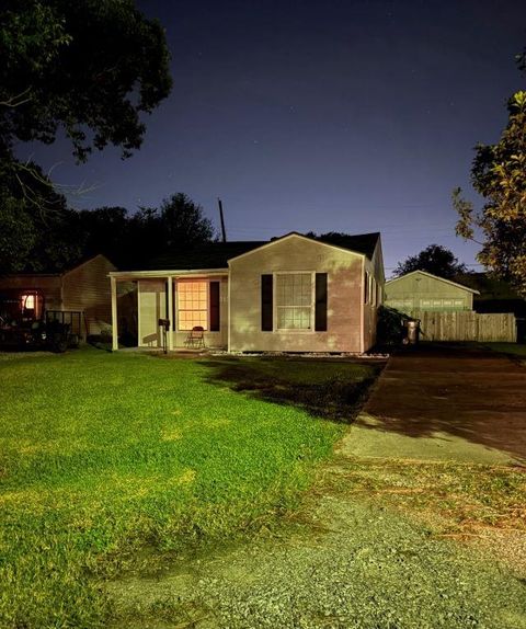 A home in Groves