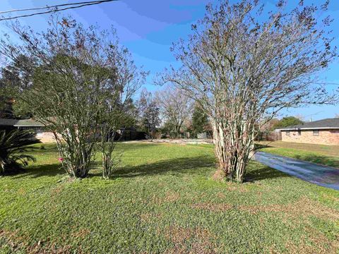 Photo of 320 Hebert St, Vidor, TX 77662 (MLS # 263406)