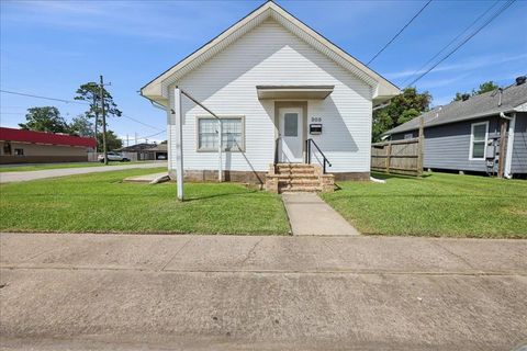 Photo of 203 N 14th, Nederland, TX 77627 (MLS # 259259)