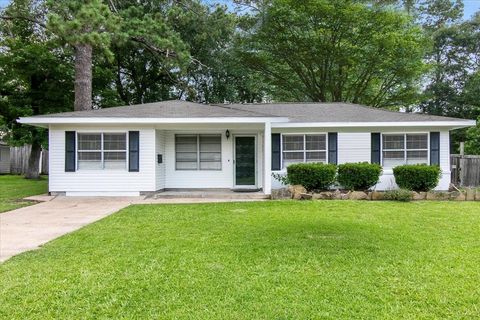 A home in Silsbee