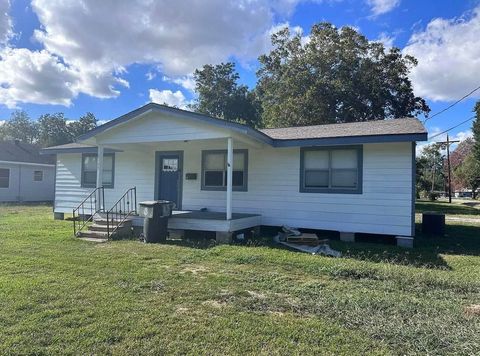 Photo of 5149 32nd Street, Groves, TX 77619 (MLS # 265172)