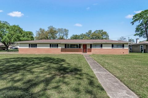 Photo of 4770 Estate Dr., Beaumont, TX 77706 (MLS # 265846)
