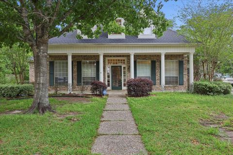 Photo of 4 Twin Circle, Beaumont, TX 77706 (MLS # 266849)