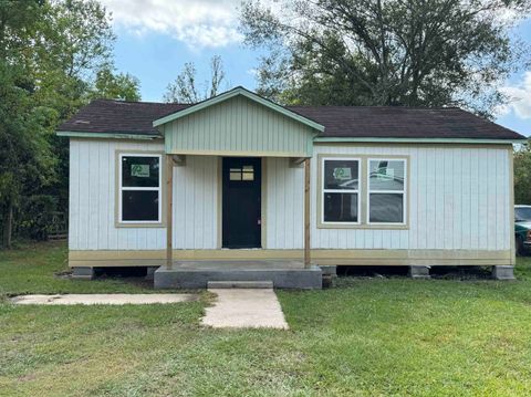 Photo of 707 Center St, Orange, TX 77630 (MLS # 263458)