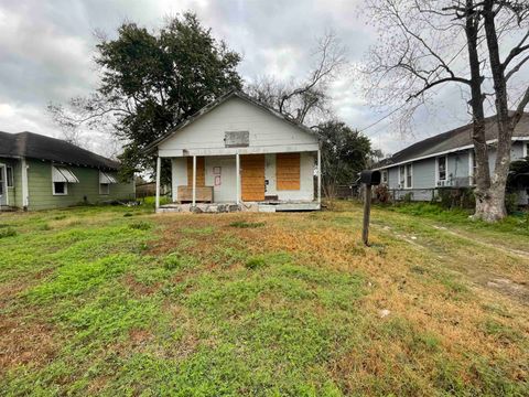 Photo of 1826 cartwright, Beaumont, TX 77701 (MLS # 265510)