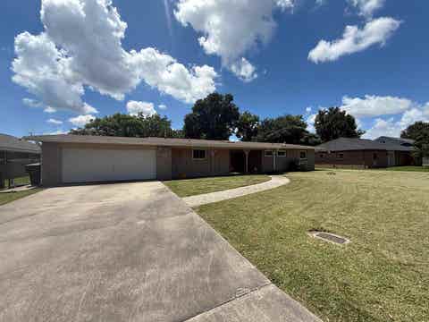 Photo of 3221 Bryan Ave, Groves, TX 77619 (MLS # 270103)