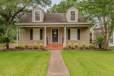 Property photo of 555 21st St, Beaumont, TX 77706