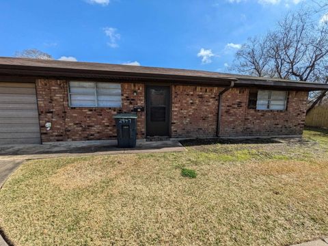 Photo of 2947 Ruby Dr, Groves, TX 77619 (MLS # 265165)