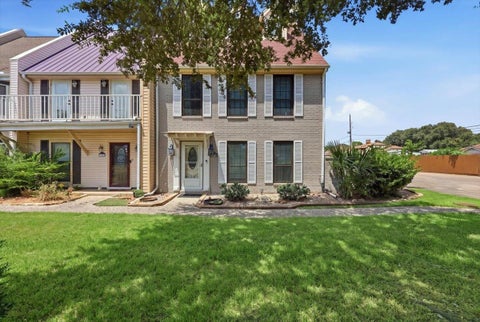 Photo of 2302 Knickerbocker, Nederland, TX 77627 (MLS # 270522)
