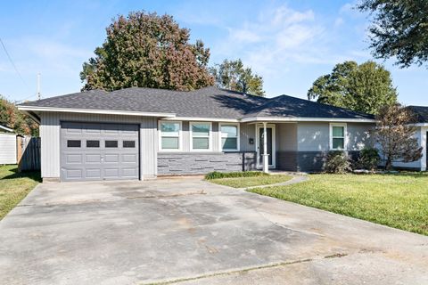 Photo of 5030 Lawndale, Groves, TX 77619 (MLS # 263589)