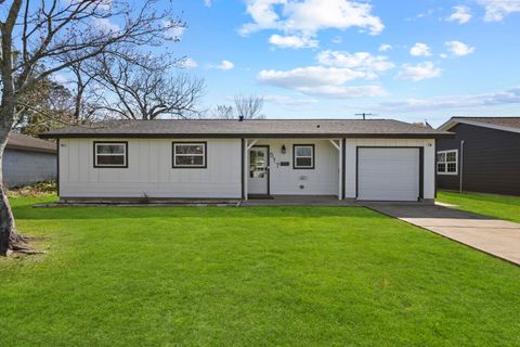 Photo of 517 Combs, Port Neches, TX 77651 (MLS # 265874)