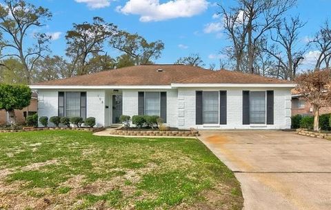 Photo of 108 Sparrow Way, Beaumont, TX 77707 (MLS # 263518)