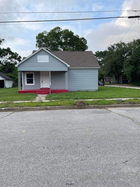 Photo of 347 E Elgie, Beaumont, TX 77705 (MLS # 266981)