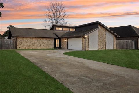 A home in Vidor