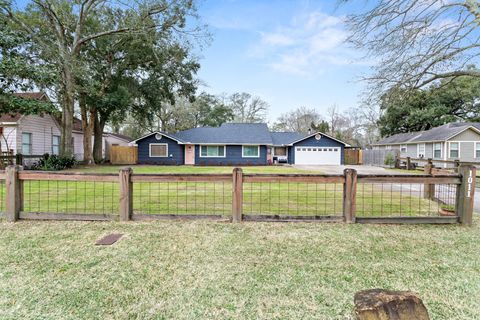 Photo of 1011 CENTRAL Dr, Beaumont, TX 77706 (MLS # 265492)