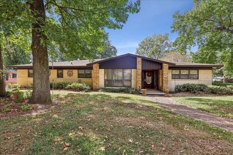 Photo of 1135 19th St, Beaumont, TX 77706 (MLS # 263395)
