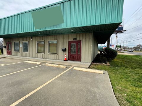 Photo of 208 S Twin City Hwy, Nederland, TX 77627 (MLS # 260686)
