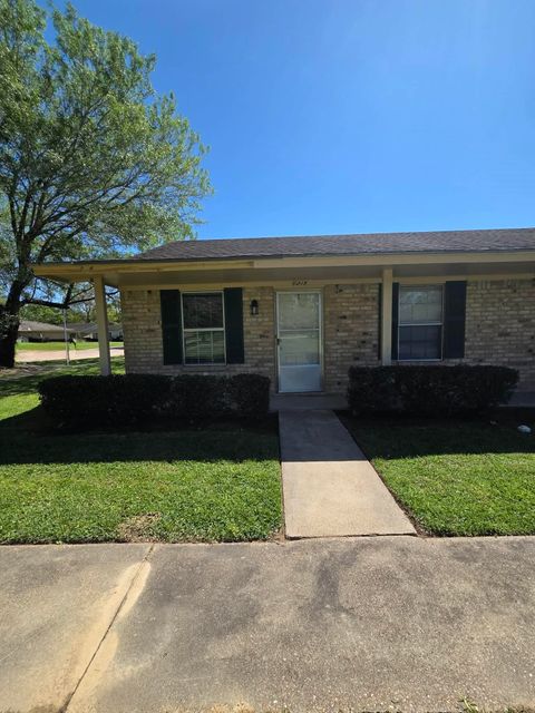 Photo of 6215 Bedford Dr, Beaumont, TX 77708 (MLS # 265861)