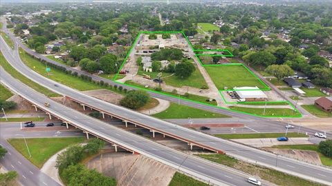 Photo of 5500 39th St, Groves, TX 77619 (MLS # 266452)