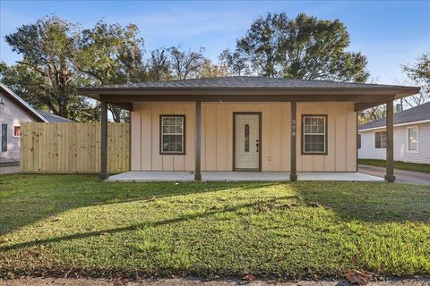 Photo of 378 Alabama, Beaumont, TX 77705 (MLS # 263748)