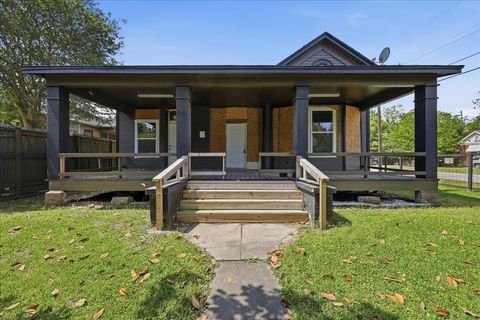 Photo of 1508 Orange Street, Beaumont, TX 77701 (MLS # 266682)