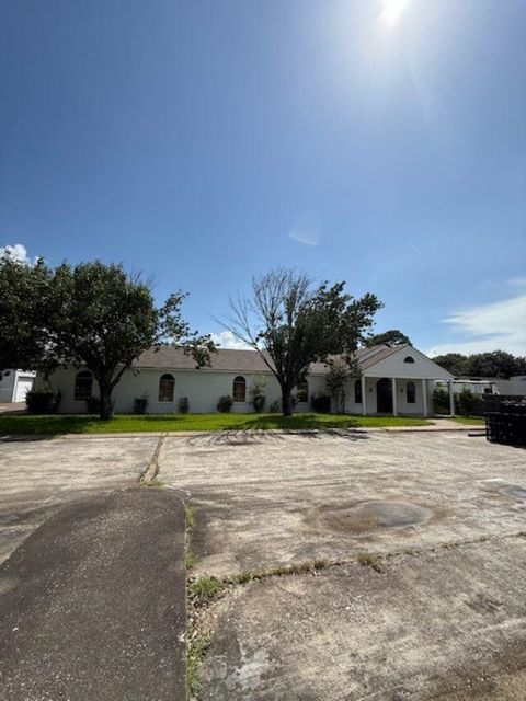 Photo of 1016 36, Nederland, TX 77627 (MLS # 259833)