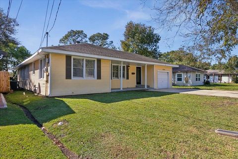 A home in Groves