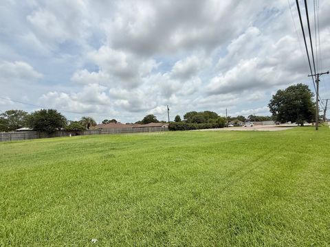 Photo of 2702 Nall St, Port Neches, TX 77651 (MLS # 258703)