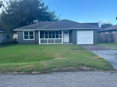 Photo of 5511 Grant Ave, Groves, TX 77619 (MLS # 270101)