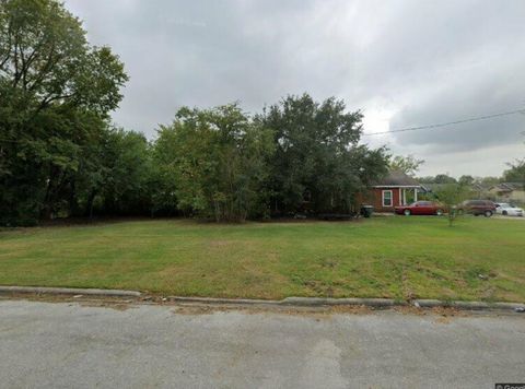 Photo of 1747 Augusta, Port Arthur, TX 77640 (MLS # 263642)