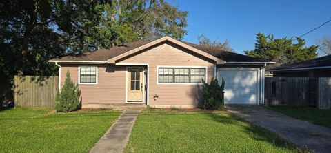 Photo of 2110 7th St, Port Neches, TX 77651 (MLS # 262258)