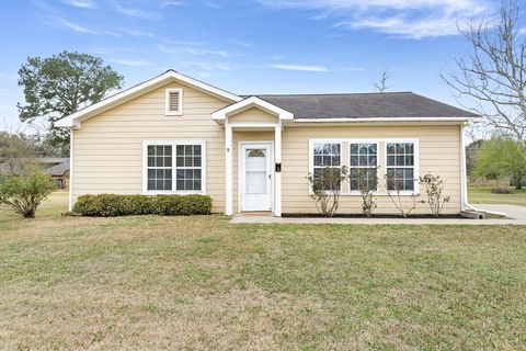 Photo of 1153 Railroad St, Silsbee, TX 77656 (MLS # 265299)