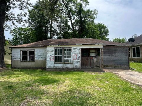 Photo of 3435 Cherry Dr., Beaumont, TX 77703 (MLS # 267543)