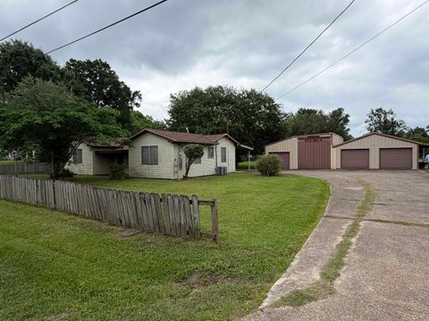Photo of 147 County Road 767, Buna, TX 77612 (MLS # 266976)
