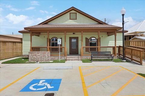 Photo of 1120 Atlanta Ave, Nederland, TX 77627 (MLS # 257089)
