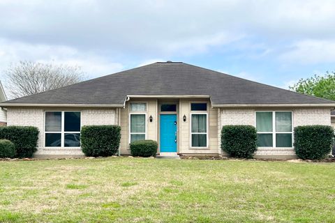 Photo of 12820 Sequoia Ln, Beaumont, TX 77713 (MLS # 265548)