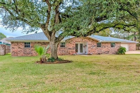 Photo of 186 Poinsetta St, Bridge City, TX 77611 (MLS # 263691)