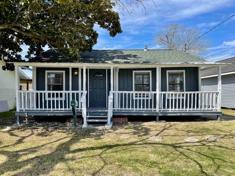 Photo of 2126 4th St, Port Neches, TX 77651 (MLS # 271895)