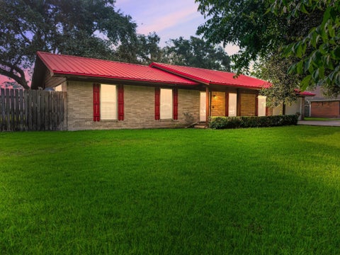 Photo of 10922 Glen Oaks, Beaumont, TX 77705 (MLS # 268531)