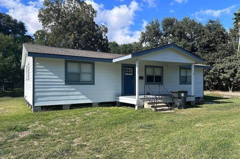 Photo of 5149 32nd St, Groves, TX 77619 (MLS # 266659)